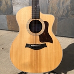 Taylor 214ce, Spruce Top, Walnut Back and Sides
