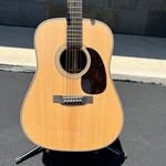 Martin D-28 Modern Deluxe