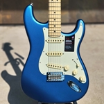 AMERICAN PERFORMER STRATOCASTER®
Satin Lake Placid Blue