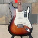 Fender Player Stratocaster, 3 Tone Sunburst, Pau-Ferro board