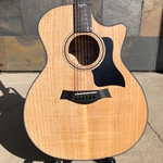 Taylor 424ce Urban Ash LTD – Black and White Electric Acoustic 2022 Fall