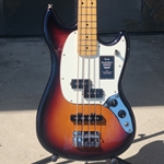 Fender Player II Mustang® Bass PJ, Maple Fingerboard, 3-Color Sunburst