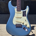 Fender American Ultra Luxe '60s Stratocaster®, Rosewood Fingerboard, Ice Blue Metallic