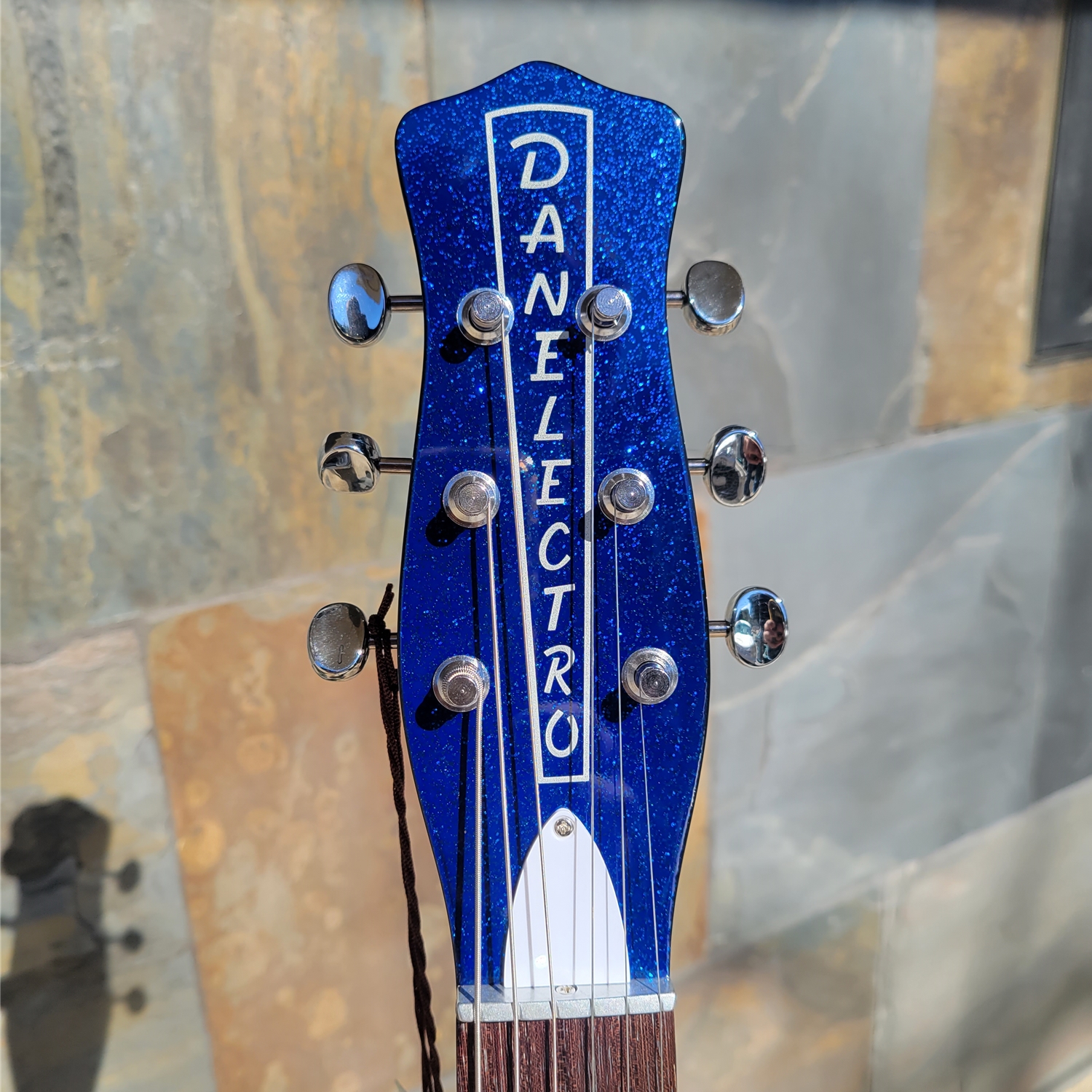 ギター Danelectro 59M NOS+ MOD Danelectro 59M Mod NOS+ Blue Metalflake Electric Guitar