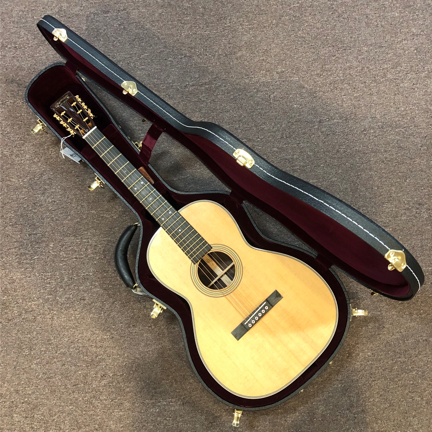 Instrumental Music - Martin 0012-28 Modern Deluxe