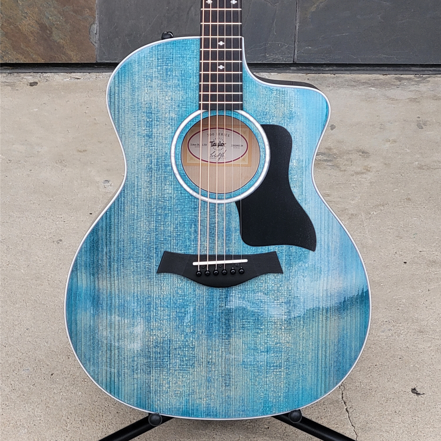 Taylor 214ce Deluxe Limited Edition Transparent Blue