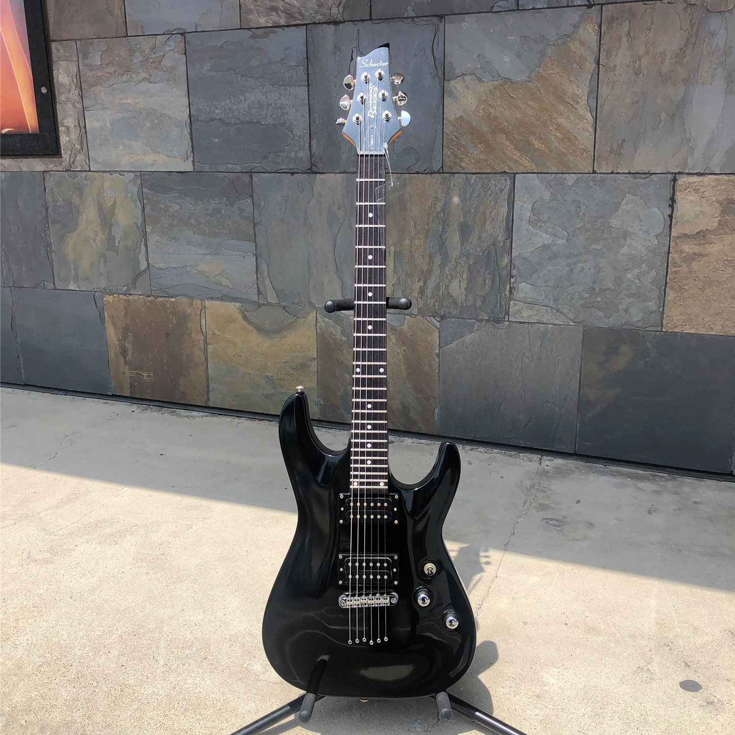 【数々のアワードを受賞】 Instrumental Music - Used Schecter Omen-6 with Hard Case ギター