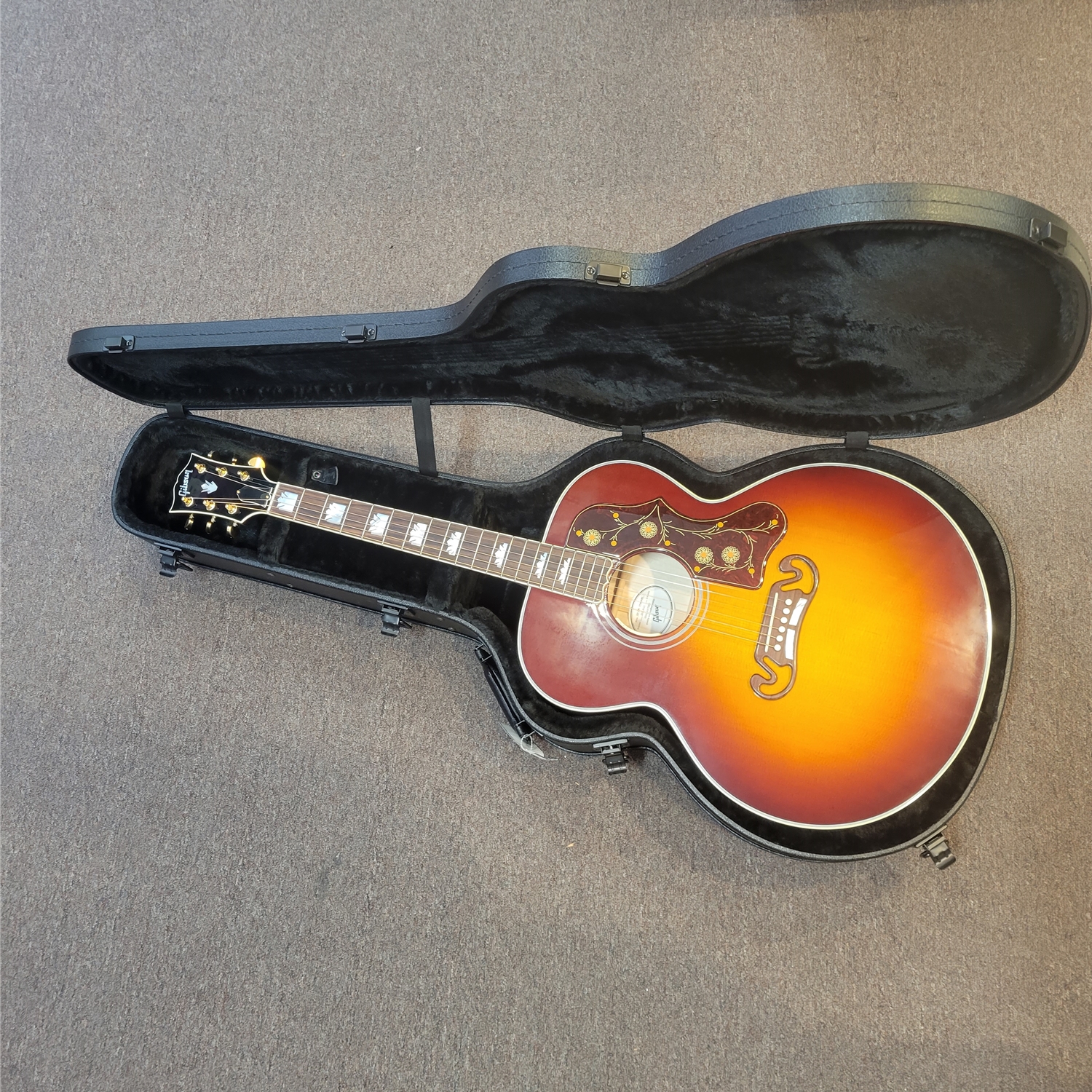 Instrumental Music - Gibson SJ-200 Standard Maple Autumnburst