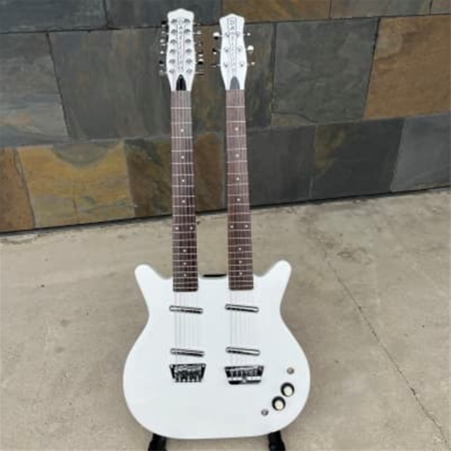 Instrumental Music - Danelectro 6/12 Doubleneck White Pearl Instrumental Music - Danelectro 6/12 Doubleneck White Pearl