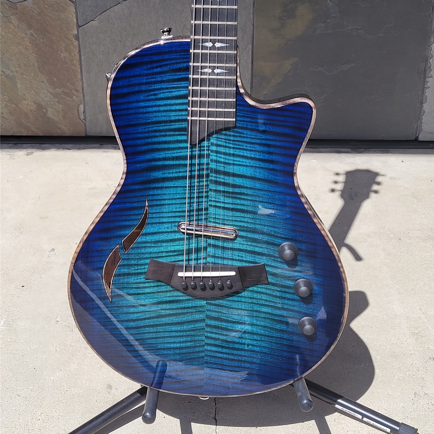 Taylor Custom #37: CT5z B4037 – T5z, Smoky Maple/Urban Ash