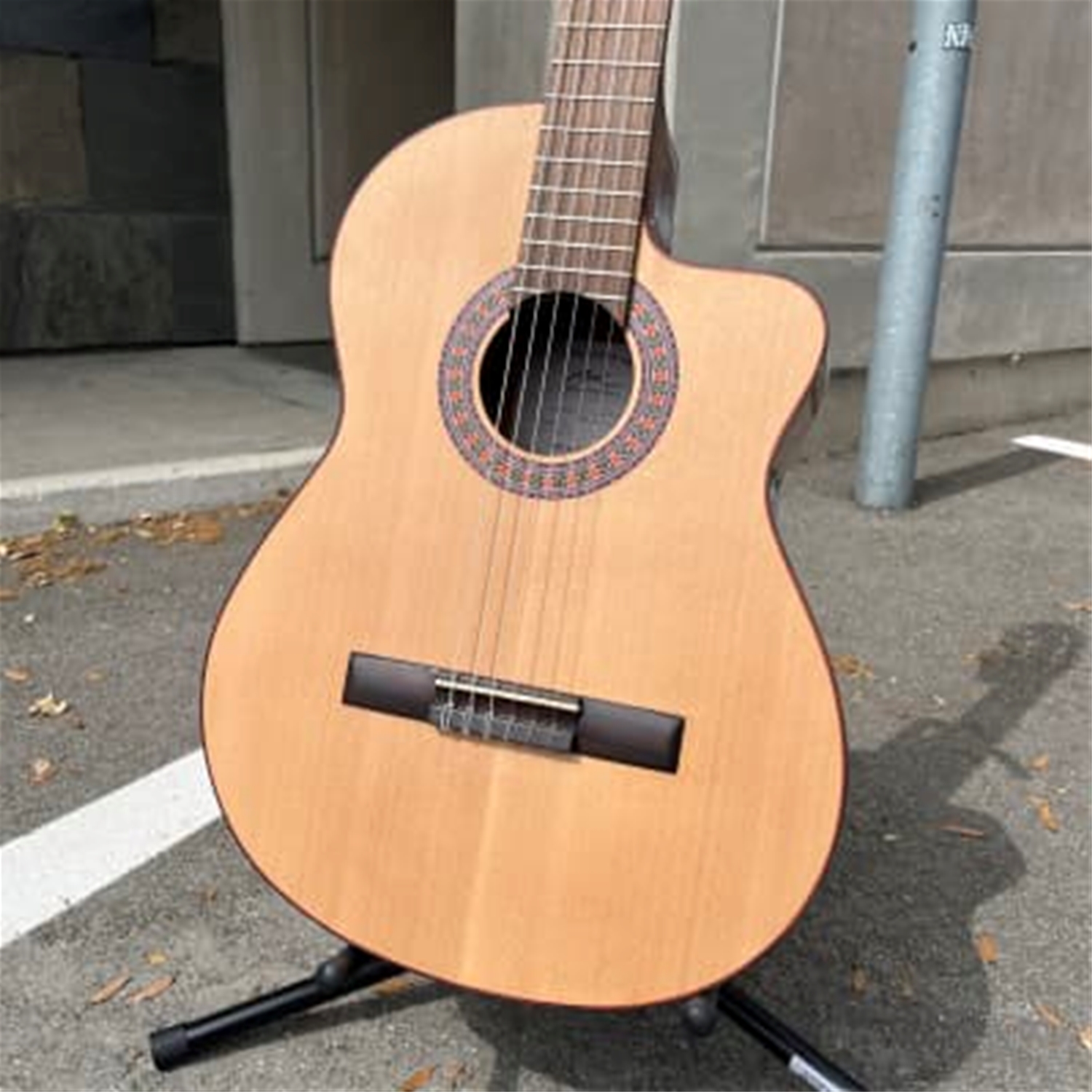 Manuel Rodriguez Caballero 11 Bubinga Cutaway Electric with Fishman Presys