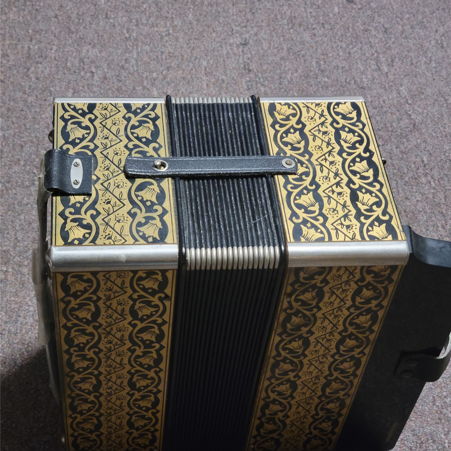 HOHNER.Vienna2915現行型配列Ｇ／C 上級者からプロ演奏の方用 Hohner Vienna Model 2915 G-C 8-Bass 21-Treble Button