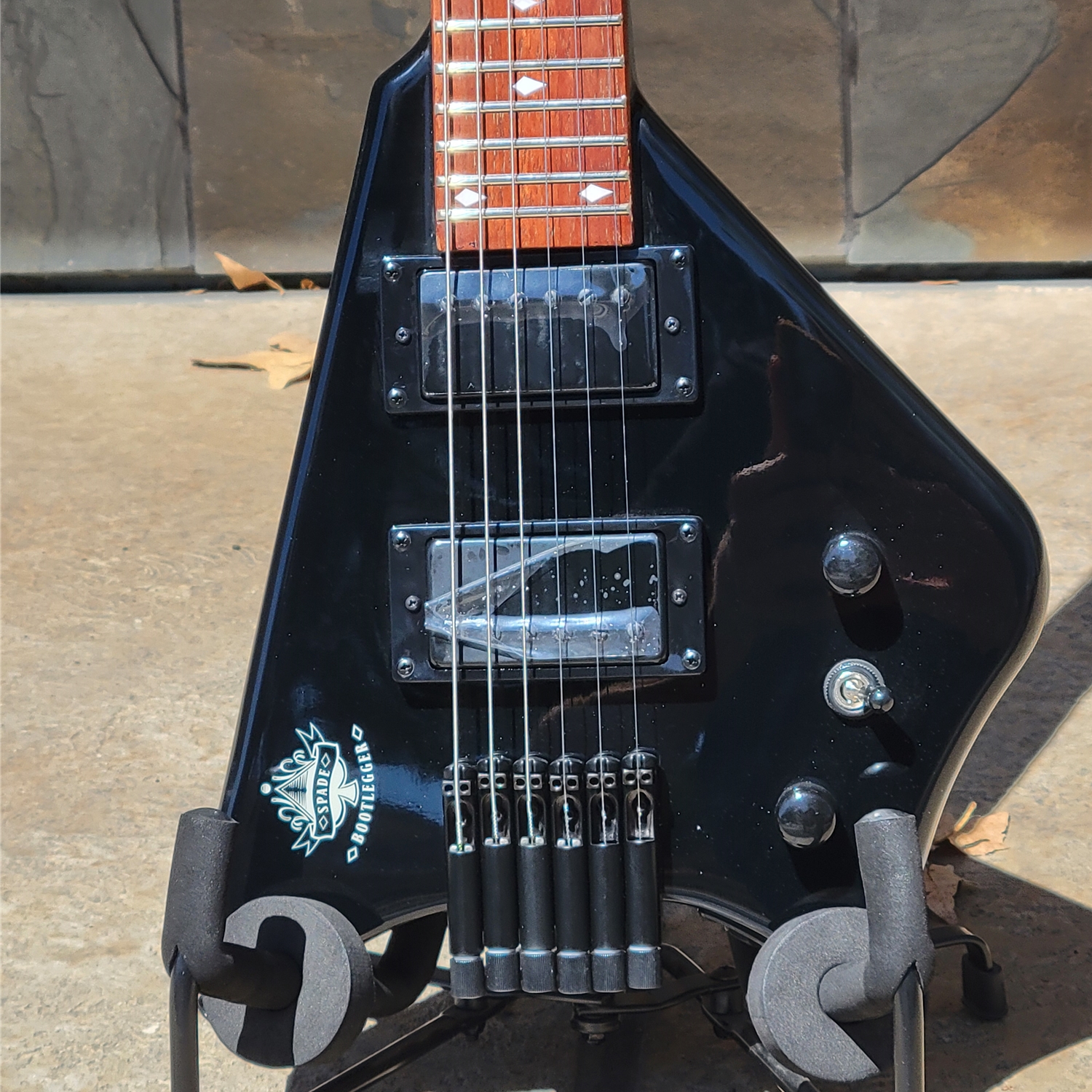 Bootlegger Guitars Spade HH, Black, with Case