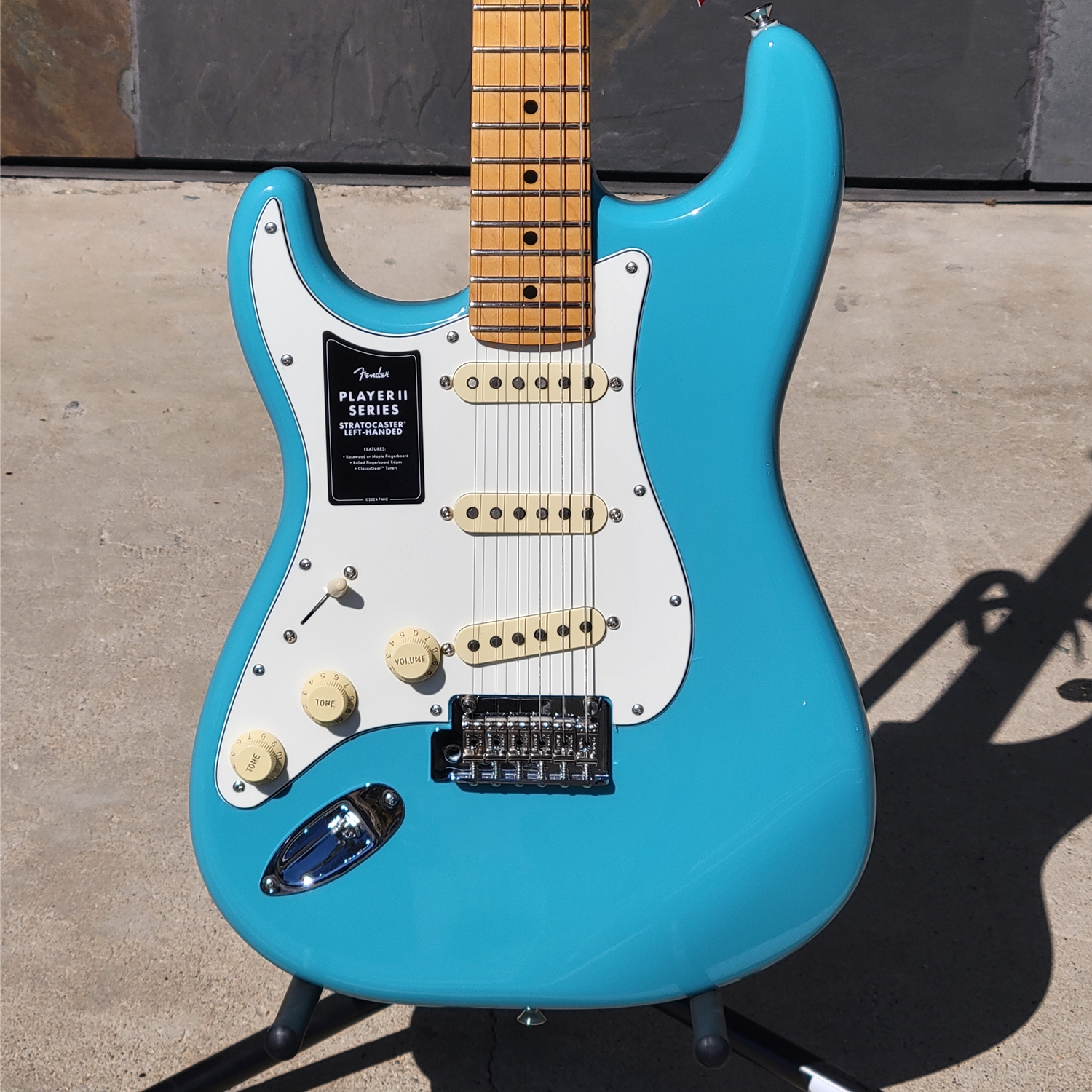 Fender Player II Stratocaster® Left-Hand, Maple Fingerboard, Aquatone Blue