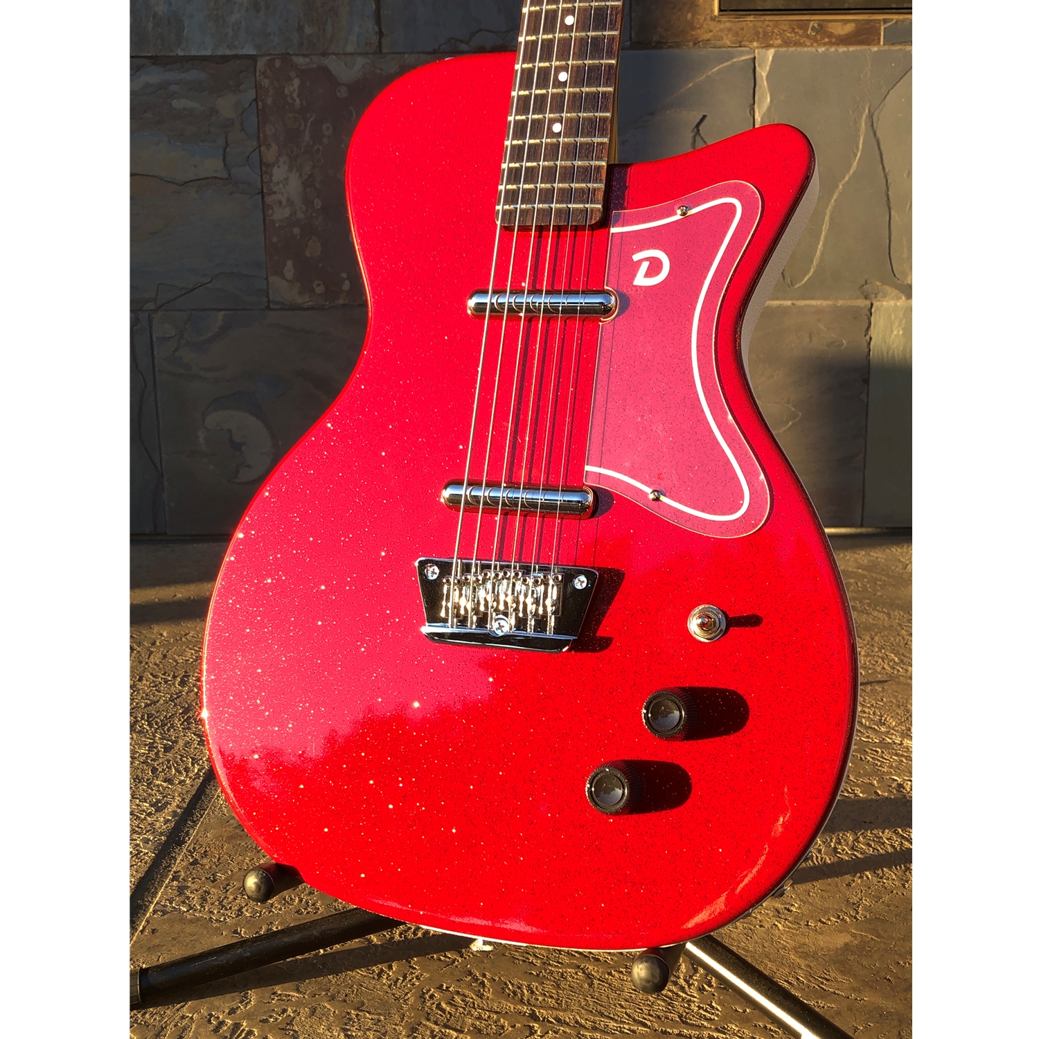 Danelectro 56 Baritone Red Metal Flake