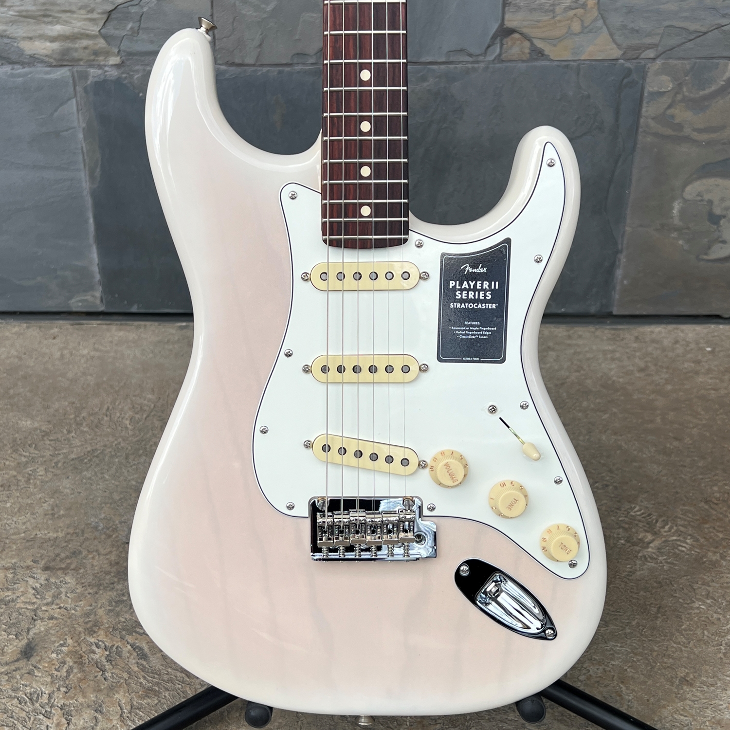 Fender Player II Stratocaster®, Rosewood Fingerboard, White Blonde