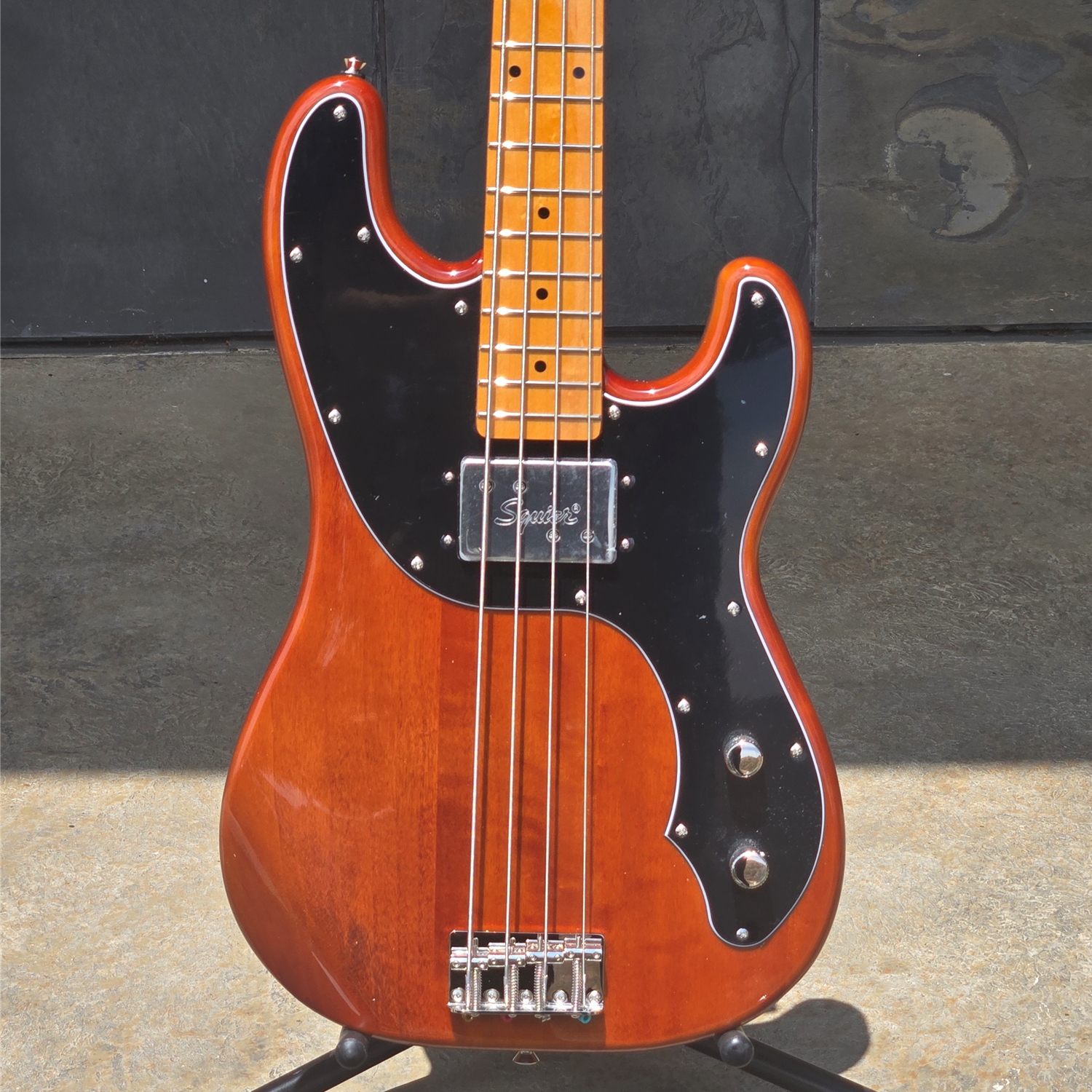 Squier Classic Vibe™ Telecaster® Bass, Maple Fingerboard, Black Pickguard, Mocha