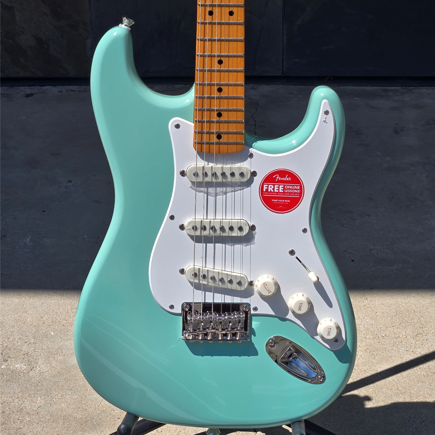 Squier Classic Vibe™ '50s Stratocaster® HT, Maple Fingerboard, Parchment Pickguard, Surf Green