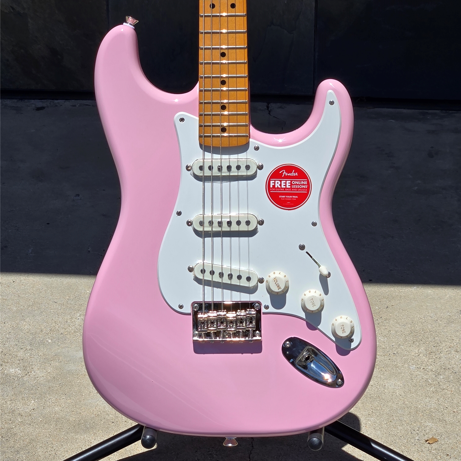 Squier Classic Vibe™ '50s Stratocaster® HT, Maple Fingerboard, Parchment Pickguard, Shell Pink
