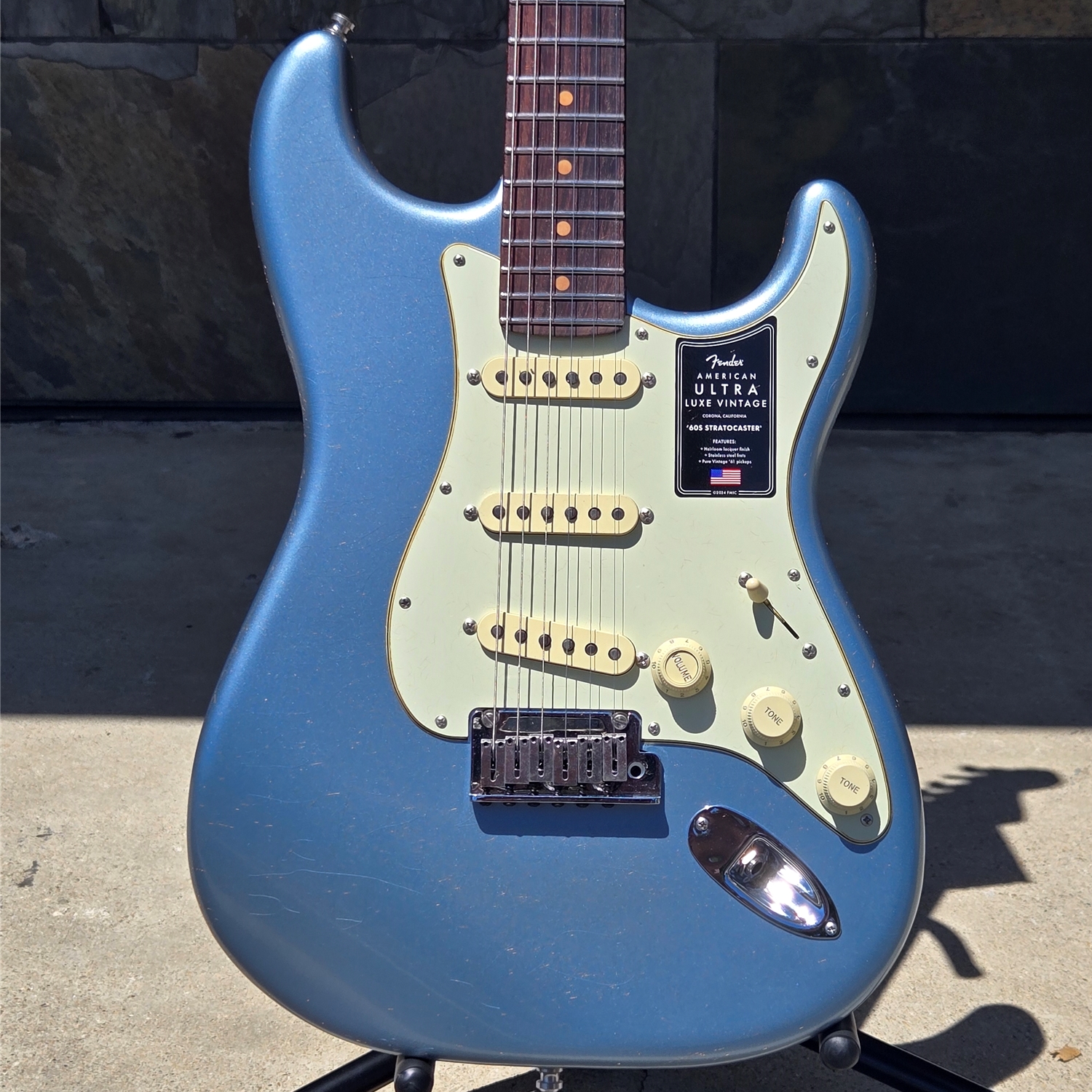 Fender American Ultra Luxe '60s Stratocaster®, Rosewood Fingerboard, Ice Blue Metallic
