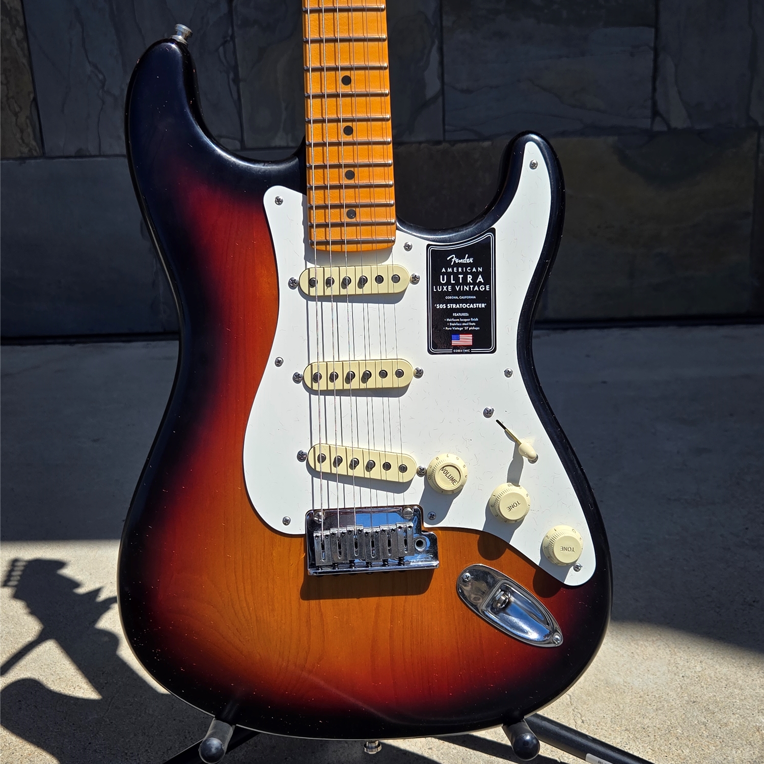 Fender American Ultra Luxe '50s Stratocaster®, Maple Fingerboard, 3-Color Sunburst