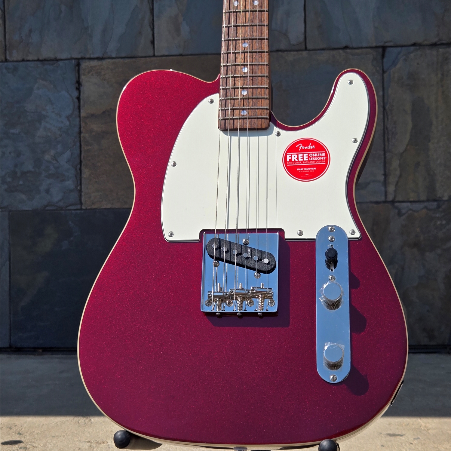Squier Classic Vibe™ Custom Esquire®, Laurel Fingerboard, Parchment Pickguard, Candy Apple Red
