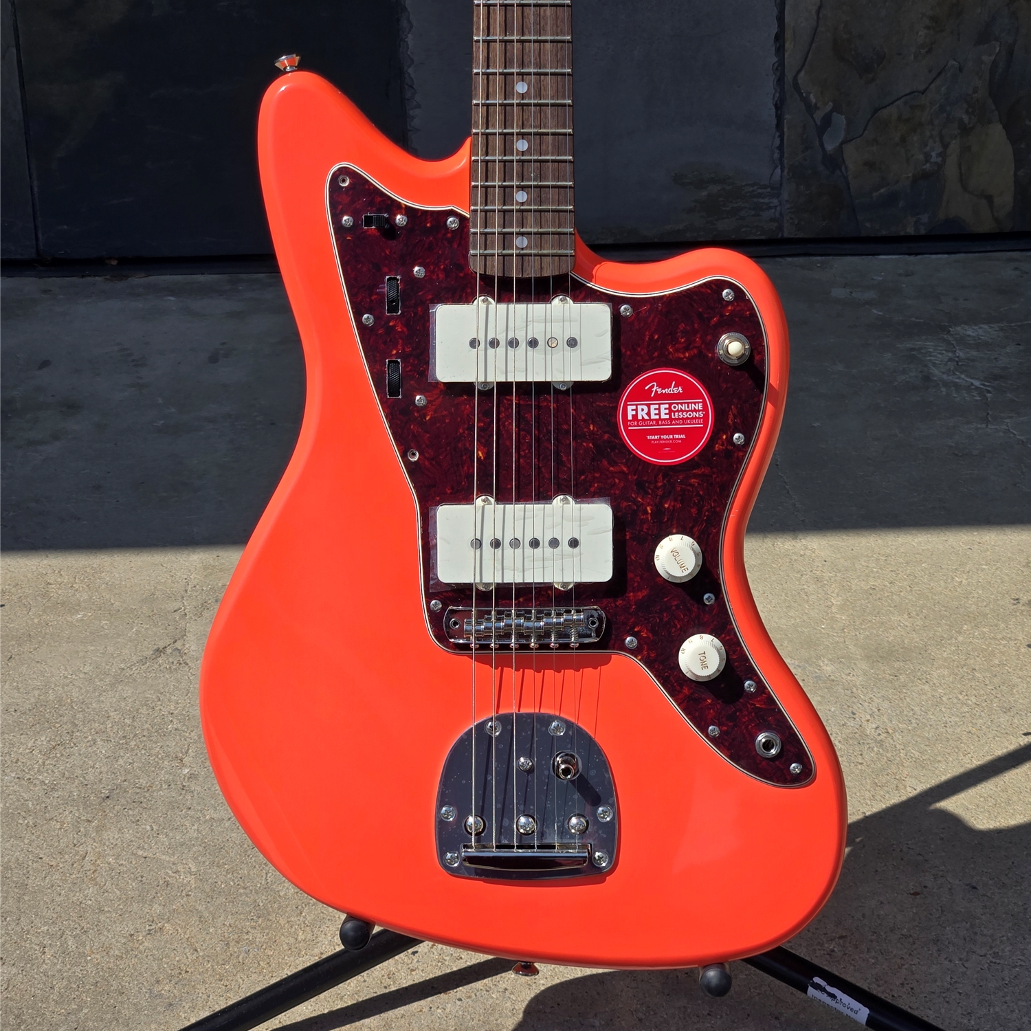 Squier Classic Vibe™ '60s Jazzmaster®, Laurel Fingerboard, Tortoishell Pickguard, Tahitian Coral