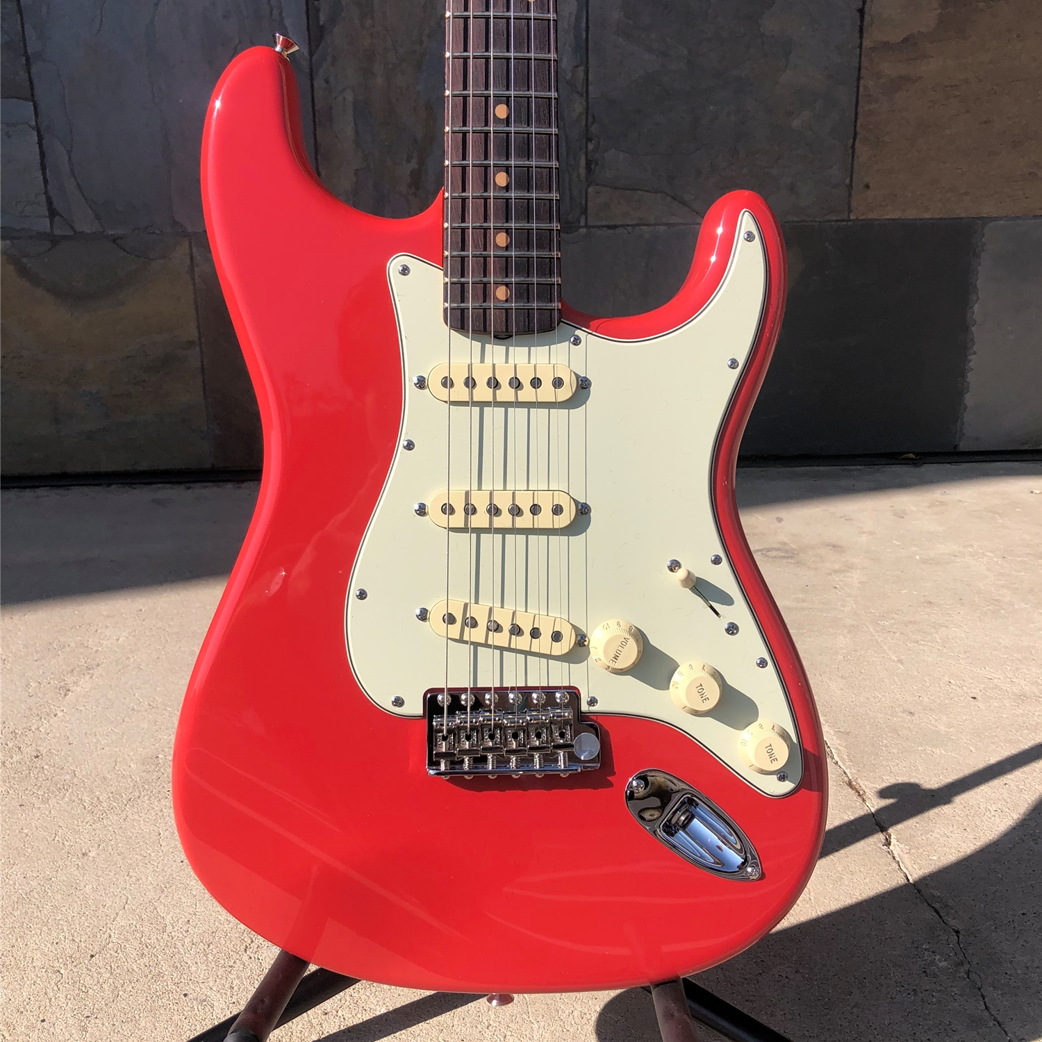 Fender Limited Edition American Vintage II '61 Stratocaster® 3A Flame Maple Neck,Rosewood Fingerboard, Fiesta Red