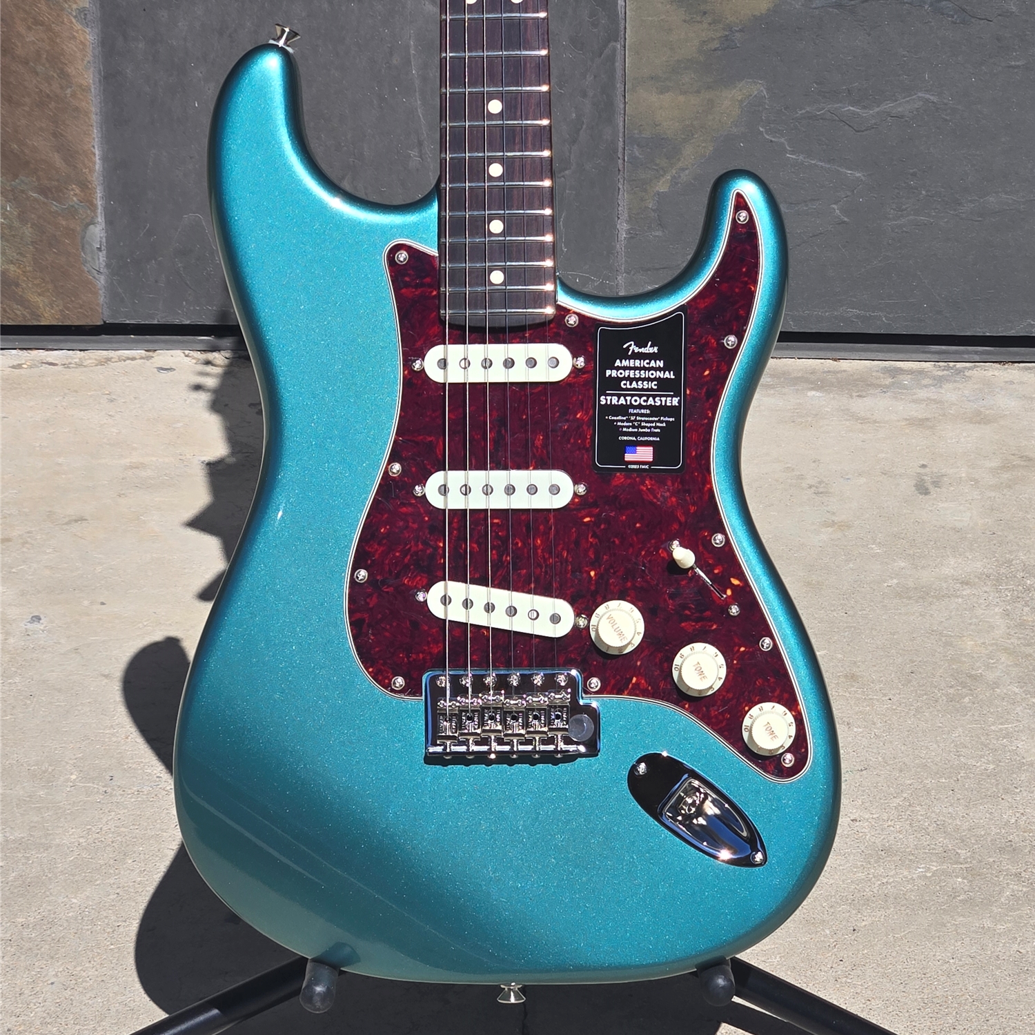 Fender American Professional Classic Stratocaster®, Rosewood Fingerboard, Faded Sherwood Green Metallic