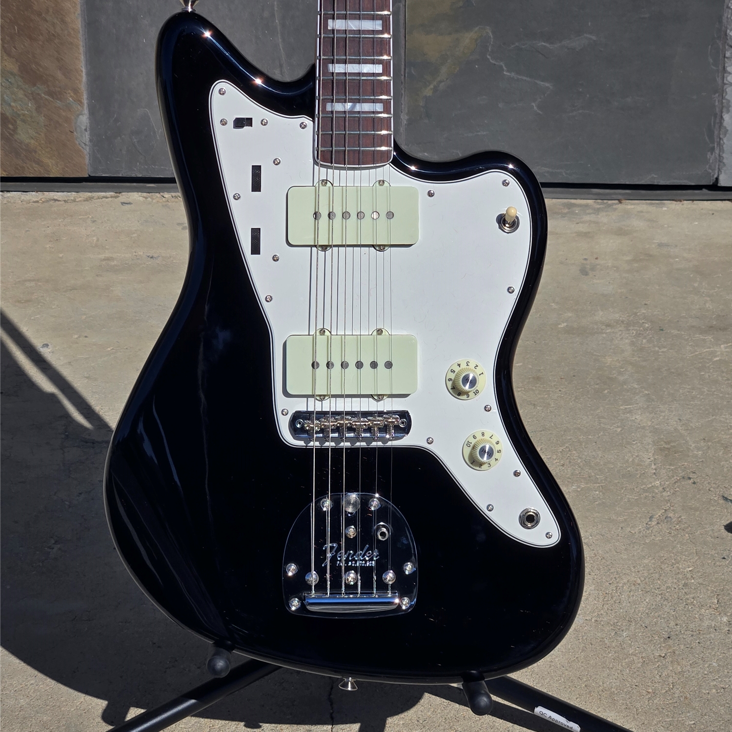 Fender Limited Edition American Vintage II 1966 Jazzmaster®, Rosewood Fingerboard, Black