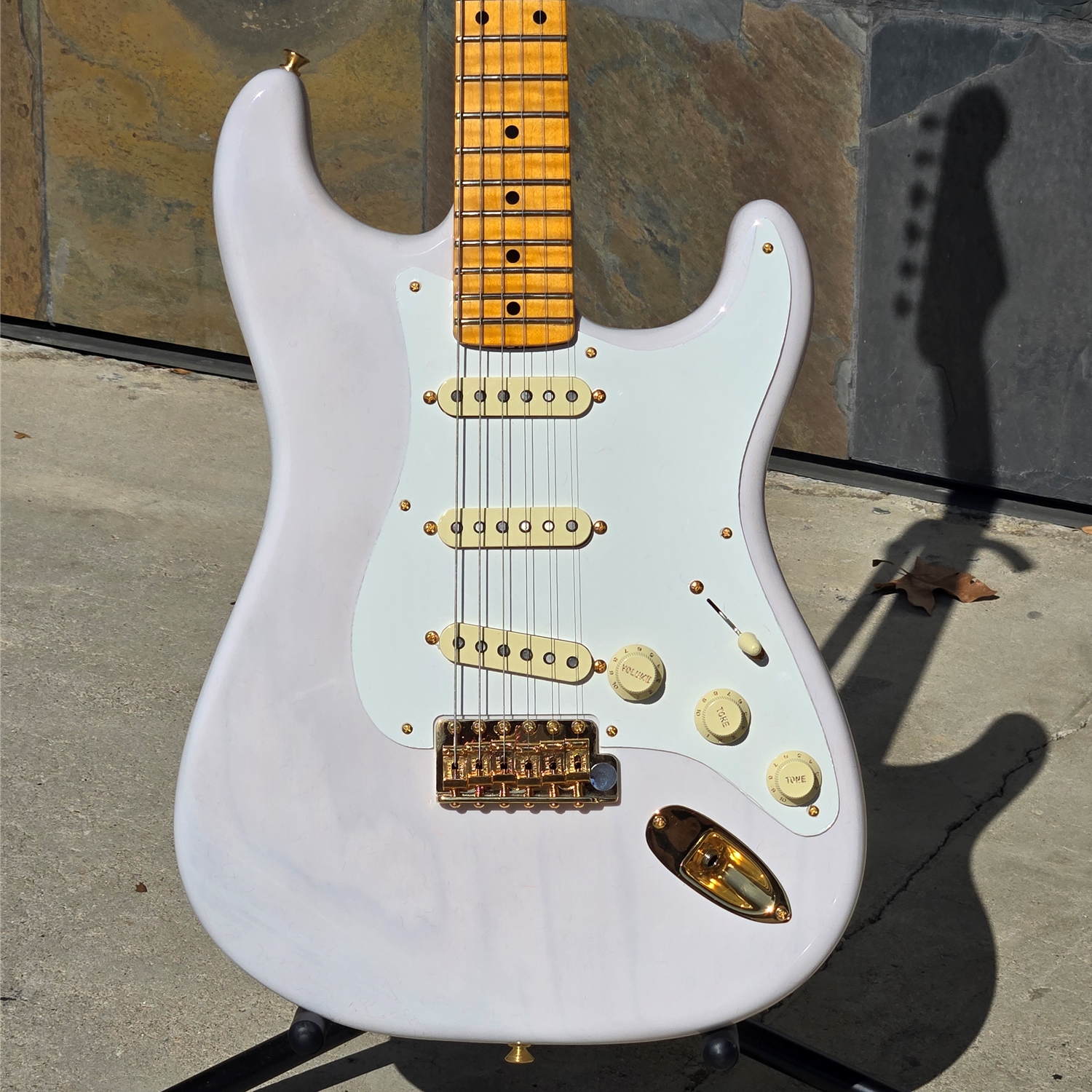 Fender Limited Edition American Vintage II 1957 Stratocaster®, Flame Maple Fingerboard, White Blonde