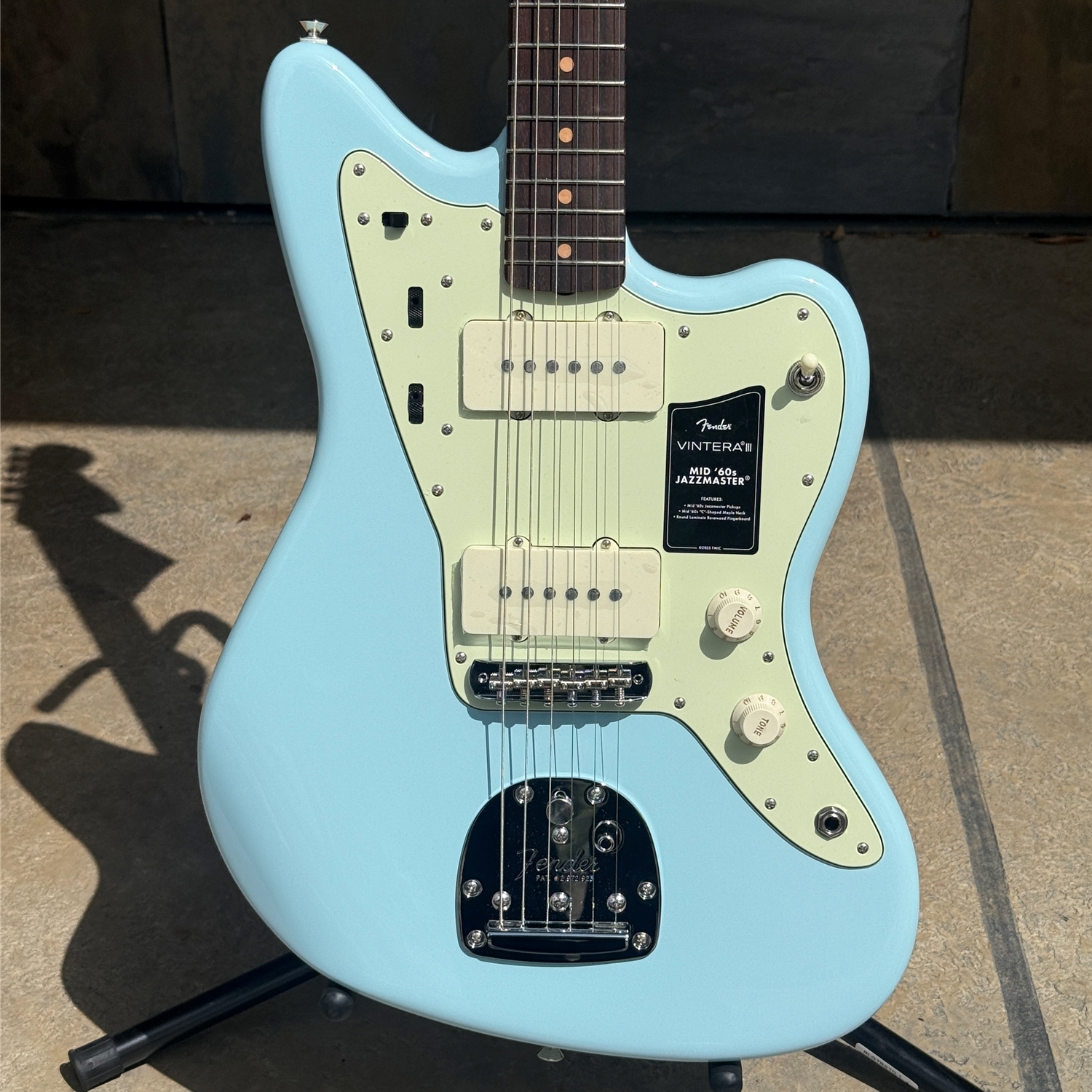 Fender Vintera® III Mid '60s Jazzmaster®, Rosewood Fingerboard, Sonic Blue