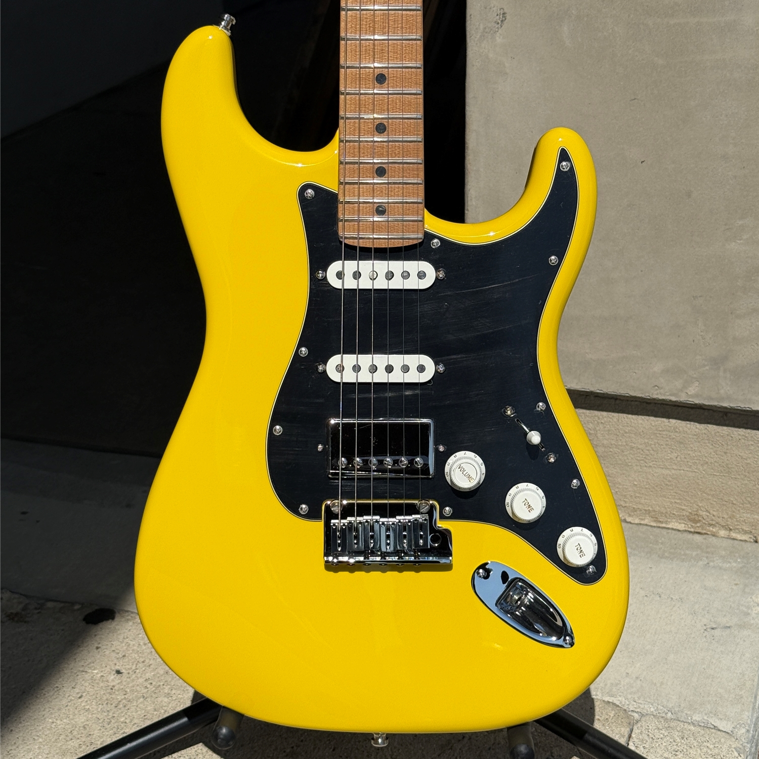 Fender Limited Edition American Ultra II Stratocaster® HSS,Roasted Maple Fingerboard, Graffiti Yellow