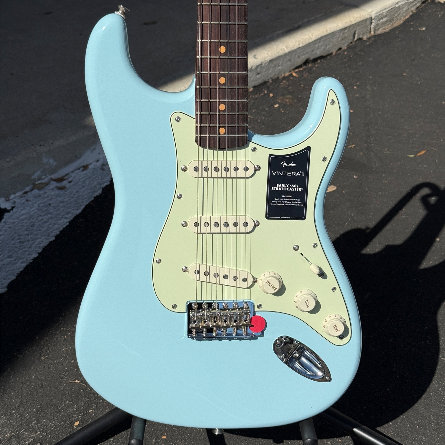 Fender Vintera® III Early '60s Stratocaster®, Rosewood Fingerboard, Sonic Blue