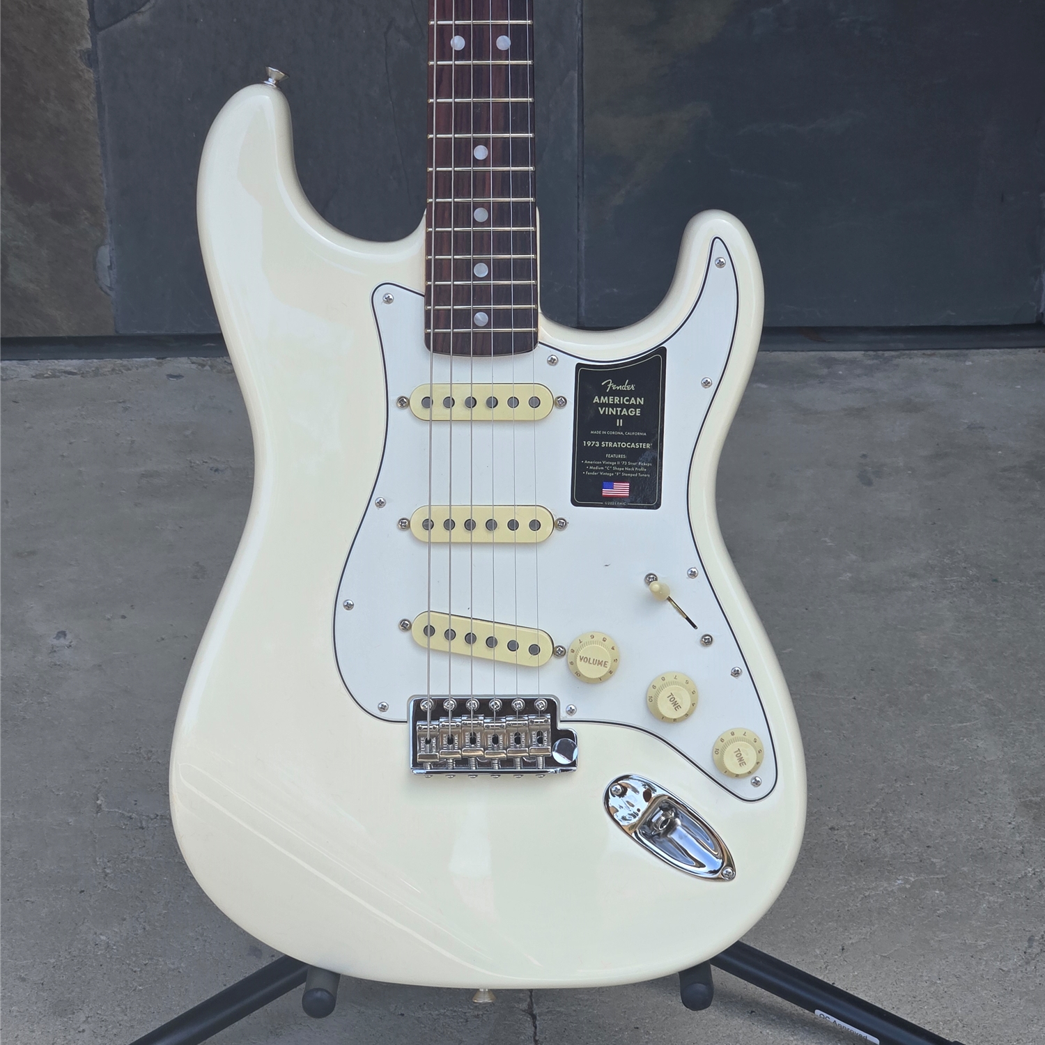 Fender American Vintage II 1973 Stratocaster®, Maple Fingerboard, Olympic White (Rosewood)