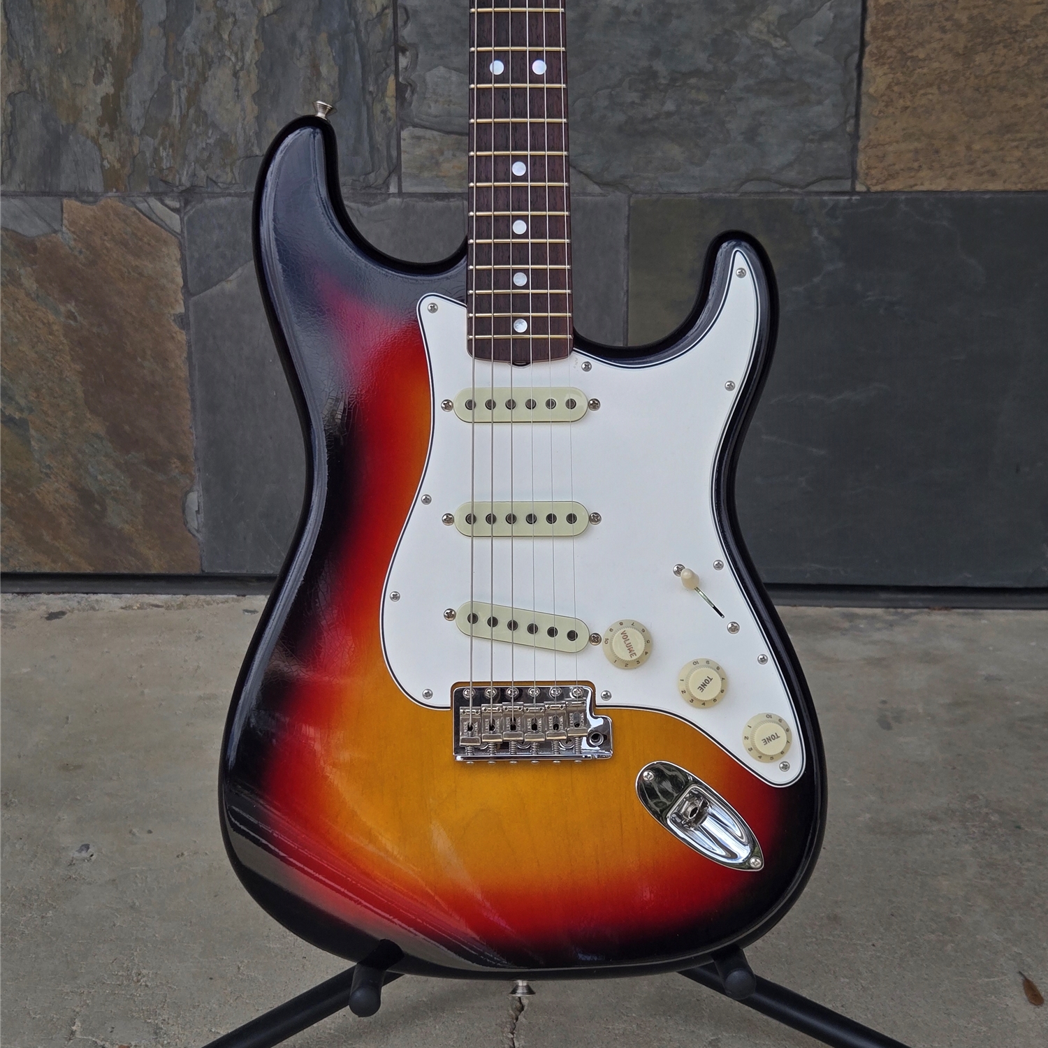 Fender Custom Shop 1966 Stratocaster® DLX Closet Classic, Super Aged Target 3-Color Sunburst