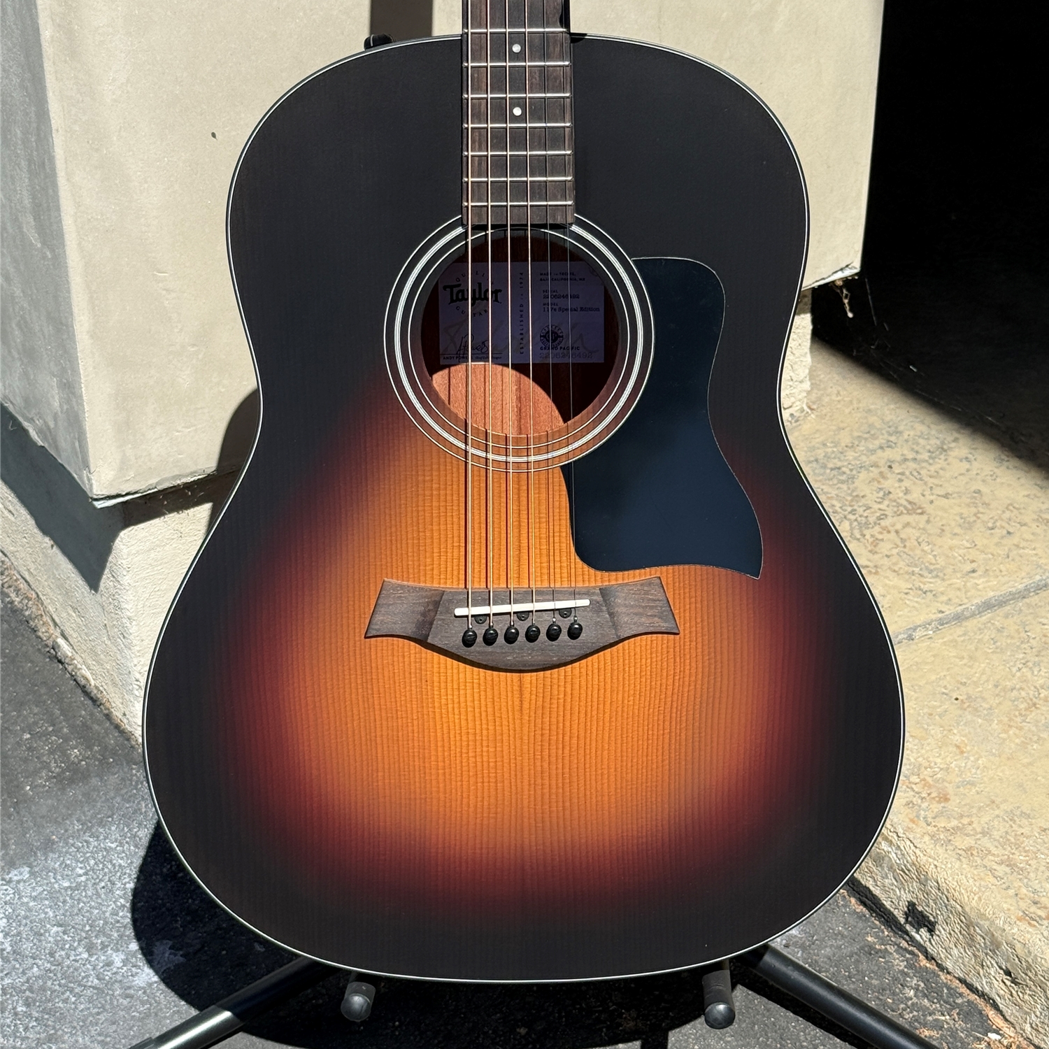 TAylor 117e Special Edition Dark Tobacco Teardrop Top