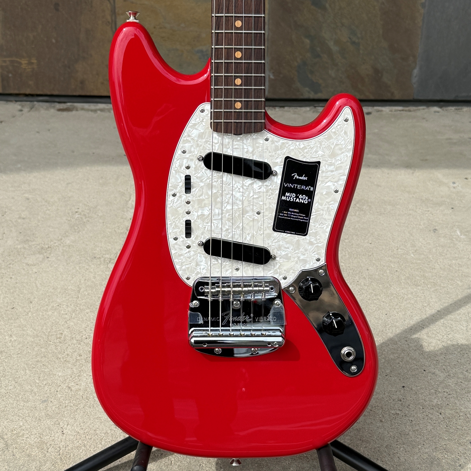 Fender Vintera® III Mid '60s Mustang®, Rosewood Fingerboard, Dakota Red