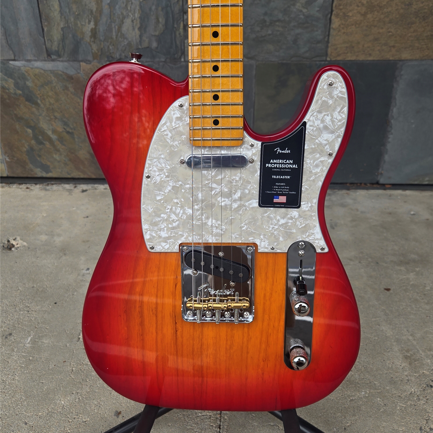 Fender American Professional Telecaster®, Maple Fingerboard, Aged Cherry Burst