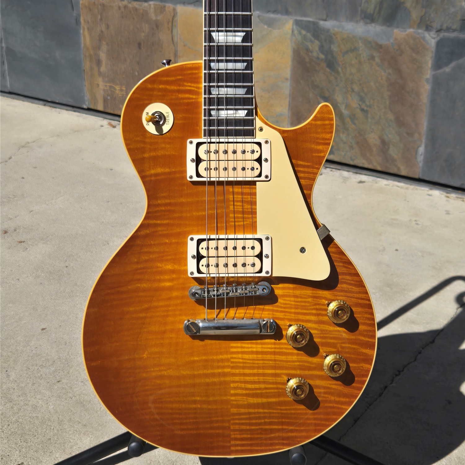 Gibson Custom Shop Dealer Select 1959 Les Paul Standard  "The Beauty of the 'Burst" Pg 40, VOS