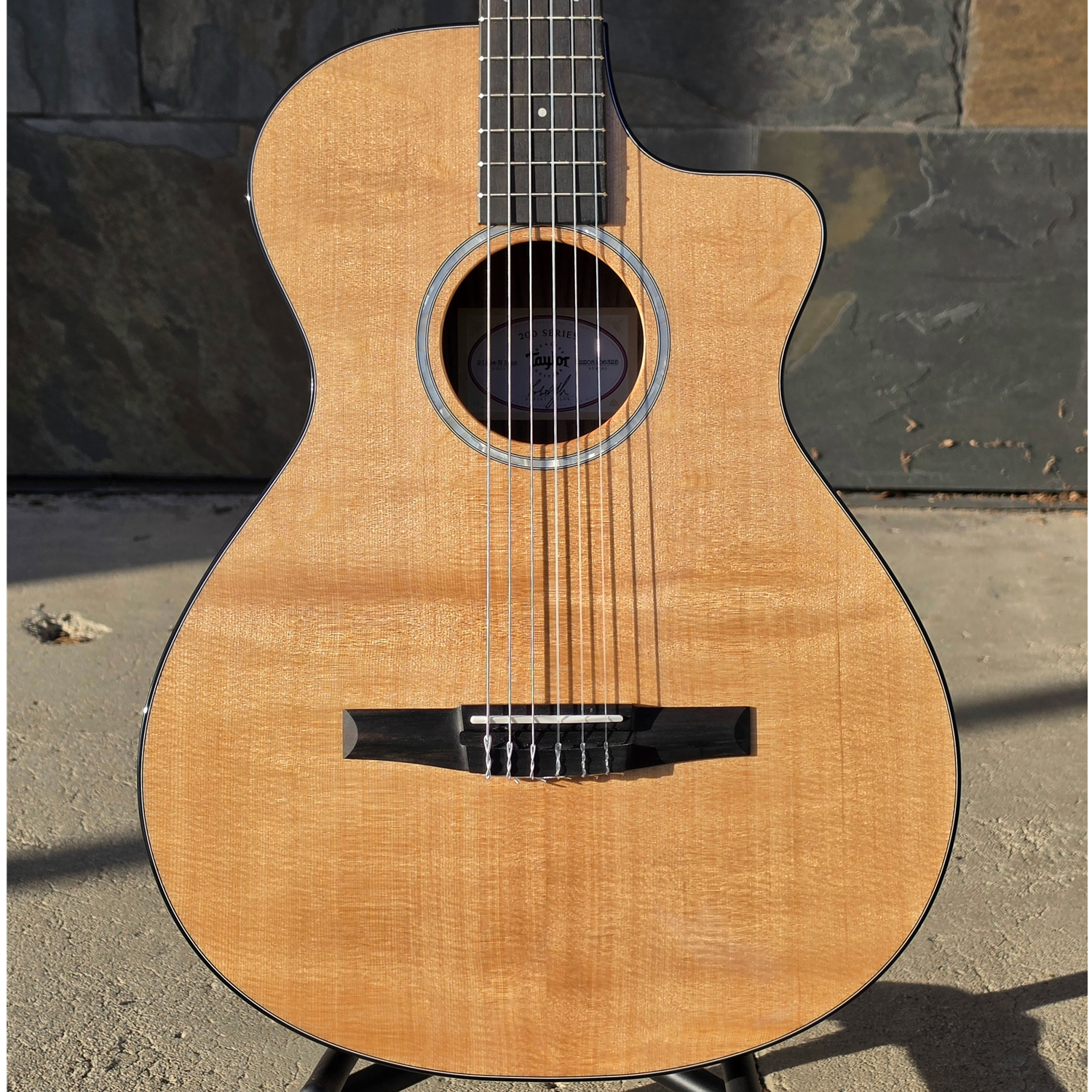 Taylor 212ce-N Plus