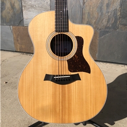 Taylor 214ce, Spruce Top, Walnut Back and Sides