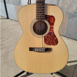 Guild OM-240E Orcehstra Acoustic Fishman PU and Gigbag