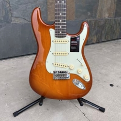 Fender American Performer Stratocaster, Rosewood Fingerboard, Honey Burst