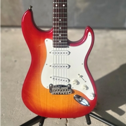 USED G&L 1999 LEGACY START WITH HARD CASE
