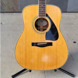 Used Yamaha FG-470s with Case