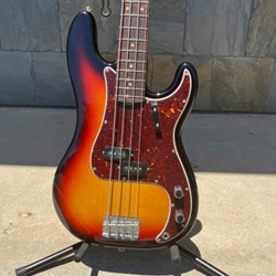 Fender American Vintage II 1960 Precision Bass®, Rosewood Fingerboard, 3-Color Sunburst