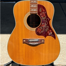 Used 1968-1972 Yamaha FG300 with Bag