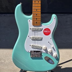 Squier Classic Vibe™ '50s Stratocaster® HT, Maple Fingerboard, Parchment Pickguard, Surf Green