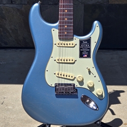 Fender American Ultra Luxe '60s Stratocaster®, Rosewood Fingerboard, Ice Blue Metallic